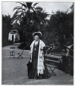 Portret van Madame Juliette Adam (geboren Lambert) (1836-1936), Franse schrijfster, polemist en feministe in Nice in 1905