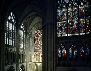 Glas-in-loodramen en rozet van de kathedraal van Troyes door Unknown artist