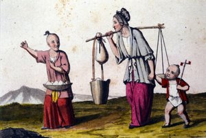 China. Een vrouw die water draagt vergezeld door 2 kinderen, de grote draagt een mand met rijst. Prenten uit de 19e eeuw