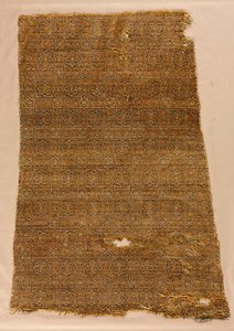 Fragment met ster en kruis ontwerp uit de tombe van Don Felipe