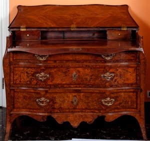 Meubilair: ladekast van cederhout. 1735-1745 ca. Privécollectie