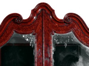 Meubel: trumeau in rozenhout. Detail van het bovenste deel. Ca. 1735. Privécollectie