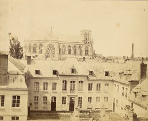 [Gendarmerie Imperiale gebouw en gotische kathedraal]. door Unknown artist