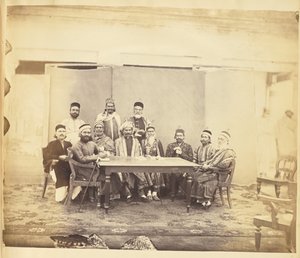 [Groepsportret van mannen, India] door Unknown artist