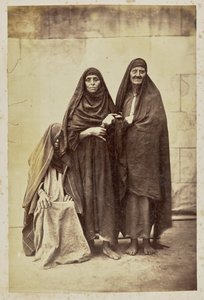 [Groepsportret van drie vrouwen]. door Unknown artist