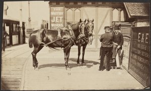 [Paarden buiten de Whitby Jet Works].