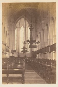 [Binnenzicht van een kerk]. door Unknown artist