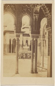 [Binnenaanzicht van zuilen, het Alhambra].