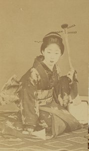 [Knielende Japanse vrouw]