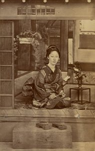 [Knielende Japanse vrouw] door Unknown artist