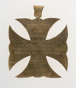 Maltese kruis hanger toegekend aan Bertha Palmer door Unknown artist