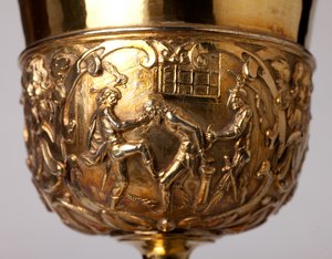 Metaalsmeedwerk. Kelk. Geschenk van kanunnik A. Le Vaillant de la Bassarderie, deken van het kathedraalkapittel 1726 tot 1758. 18e eeuw. Detail. door Unknown artist