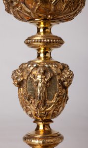 Metaalsmeedwerk. Kelk. Geschenk van kanunnik A. Le Vaillant de la Bassarderie, deken van het kathedraalkapittel 1726 tot 1758. 18e eeuw. Detail door Unknown artist