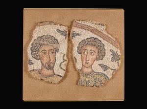 Mozaïekpaneel met twee mannenbustes