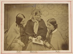 [Mevrouw Stanley Percival en dochters].
