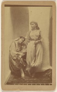 [Oriëntalistisch studioportret van twee vrouwen]. door Unknown artist
