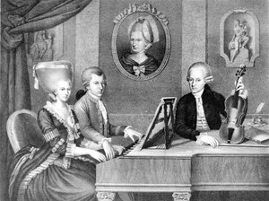 Portret van Wolfgang Amadeus Mozart (1756 - 1791) tussen zijn vader en moeder. Lithografie uit de 19e eeuw.