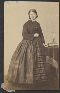 [Portret van een vrouw]. door Unknown artist