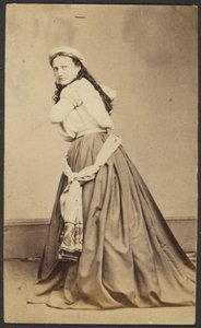 [Portret van een vrouw]. door Unknown artist