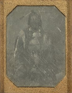 [Portret van een Amerikaanse Indiaanse Man]. door Unknown artist