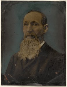 [Portret van bebaarde man]. door Unknown artist