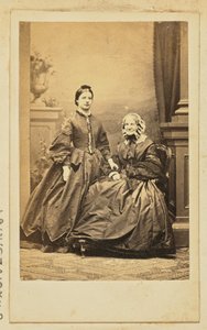 [Portret van twee vrouwen]. door Unknown artist