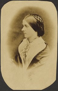 [Portret van vrouw met snood]. door Unknown artist