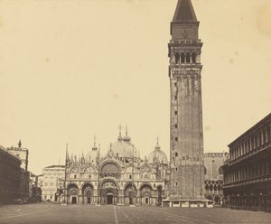 [San Marcobasiliek en Campanile]. door Unknown artist