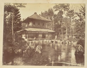 [Het Zilveren Paviljoen bij de Jion-ji Tempel]. door Unknown artist