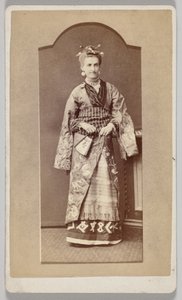 Zonder titel (blanke vrouw in Japanse kimono met waaier)