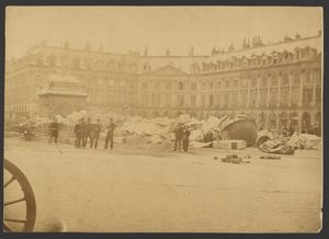[Vendome Kolom in puin] door Unknown artist