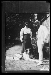 Hugo Simberg met zijn zus Blenda en hond Sarto