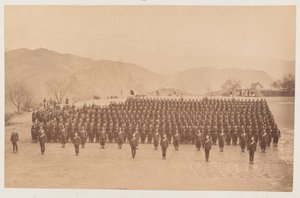 4e Gurkha (Geweer) Regiment op parade door Unknown photographer