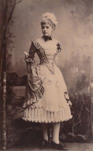 Barones Marie Alexandrine "Mary" von Vetsera (19 maart 1871 – 30 januari 1889) door Unknown photographer