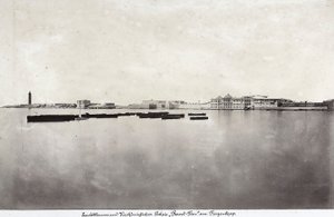Boten in het midden van de zee met een deel van de stad Alexandrië op de achtergrond, in Egypte door Unknown photographer