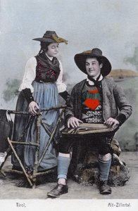 Koppel in traditionele klederdracht, Alt - Zillertal, Tirol door Unknown photographer