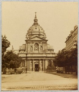 Voorgevel van de Sorbonne kapel, Parijs (zwart-wit foto)