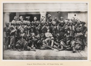 Groep van inheemse officieren en mannen, 20e Punjab Infanterie door Unknown photographer