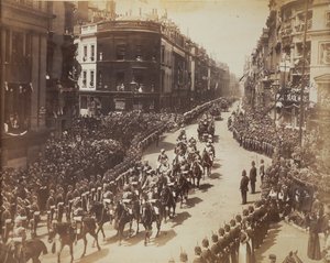 Indiase cavalerie paradeert tijdens de viering van het diamanten jubileum door Unknown photographer