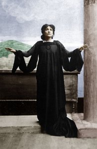 Italiaanse operazangeres Eleonora Duse (1858-1924) rond de jaren 1890 door Unknown photographer