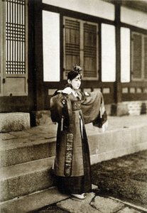 Kusang Coreense danser (eind 19e eeuw) door Unknown photographer