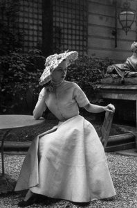 Mode Dior in 1948: Robe "New Look" van Christian Dior (foto)