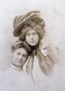 Natalie Clifford Barney en Renee Vivien, Frankrijk, ca.1900 (zwart-wit foto) door Unknown photographer