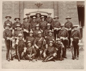 North West Mounted Police, Chelsea Barracks, Diamanten Jubileum door Unknown photographer
