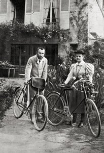 Pierre en Marie Curie in hun tuin