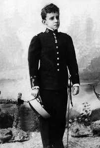 Portret van Alphonse Leon Ferdinand de Bourbon (1886-1941), bekend als Alfonso XIII, Koning van Spanje door Unknown photographer