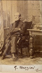 Portret van Giuseppe Mazzini, met handtekening (zw/w foto) door Unknown photographer