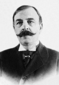 Portret van Octave Mirbeau (1848-1917), Franse romanschrijver. door Unknown photographer
