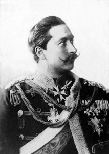 Portret van Willem II (1859-1941), laatste keizer van Duitsland en laatste koning van Pruisen van 1888 tot 1918. door Unknown photographer