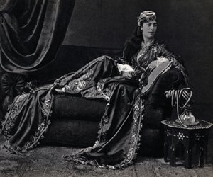 Portret van een Turkse dame. Fotografie, eind 19e eeuw, Parijs. Coll. Selva. door Unknown photographer